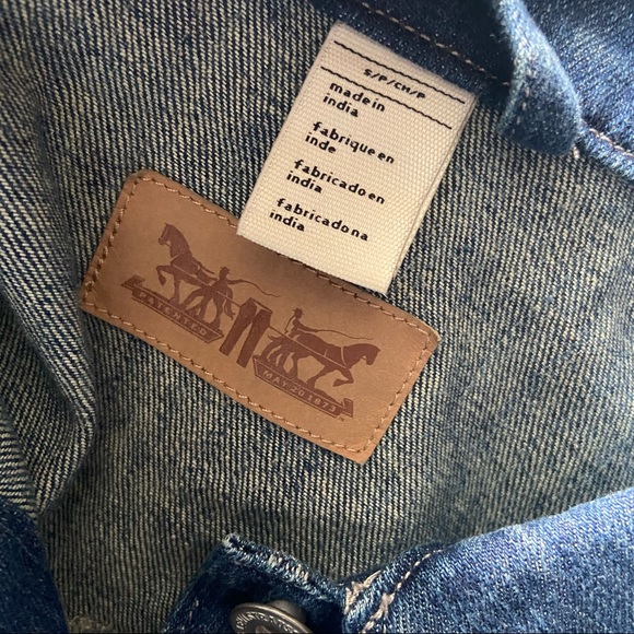 Levi's Red Tab Stretch Cotton Distressed Denim Trucker Jean Jacket Fitted S - Picture 7 of 10